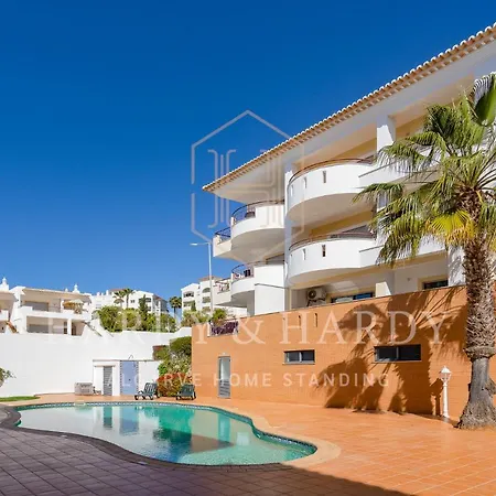 H&h: Chic Seaside Near Meia Apartment