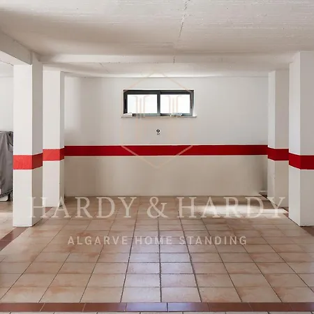 H&h: Chic Seaside Near Meia Apartment *