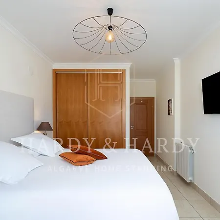 H&h: Chic Seaside Near Meia Apartment *