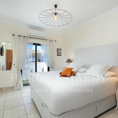 Апартаменты H&h - Rare Chic & Cosy With Wonderful Sea Views, Near To Meia And Center Лагуш