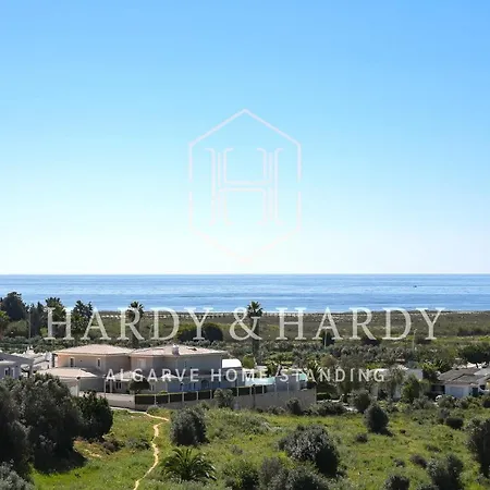 Apartment H&h: Chic Seaside Near Meia