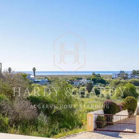 H&h - Rare Chic & Cosy With Wonderful Sea Views, Near To Meia And Center Lagos